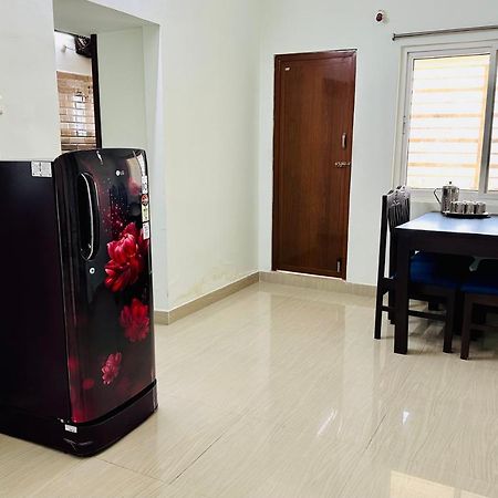 Truelife - Family Suites - Ps4 Veg Restaurant, On Way To Balaji Temple - 2Bhk Ac Apartments - Coffee Tea Milk - Super Fast Wifi, Kitchen, Smart Tv, Parking - Easy Access To Airport, Railway Station And To All Temples - Top Service With Lots Of Love Tirupati Eksteriør bilde