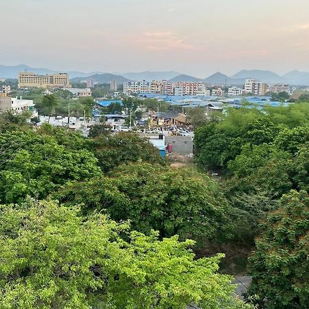 Truelife - Family Suites - Ps4 Veg Restaurant, On Way To Balaji Temple - 2Bhk Ac Apartments - Coffee Tea Milk - Super Fast Wifi, Kitchen, Smart Tv, Parking - Easy Access To Airport, Railway Station And To All Temples - Top Service With Lots Of Love Tirupati Eksteriør bilde