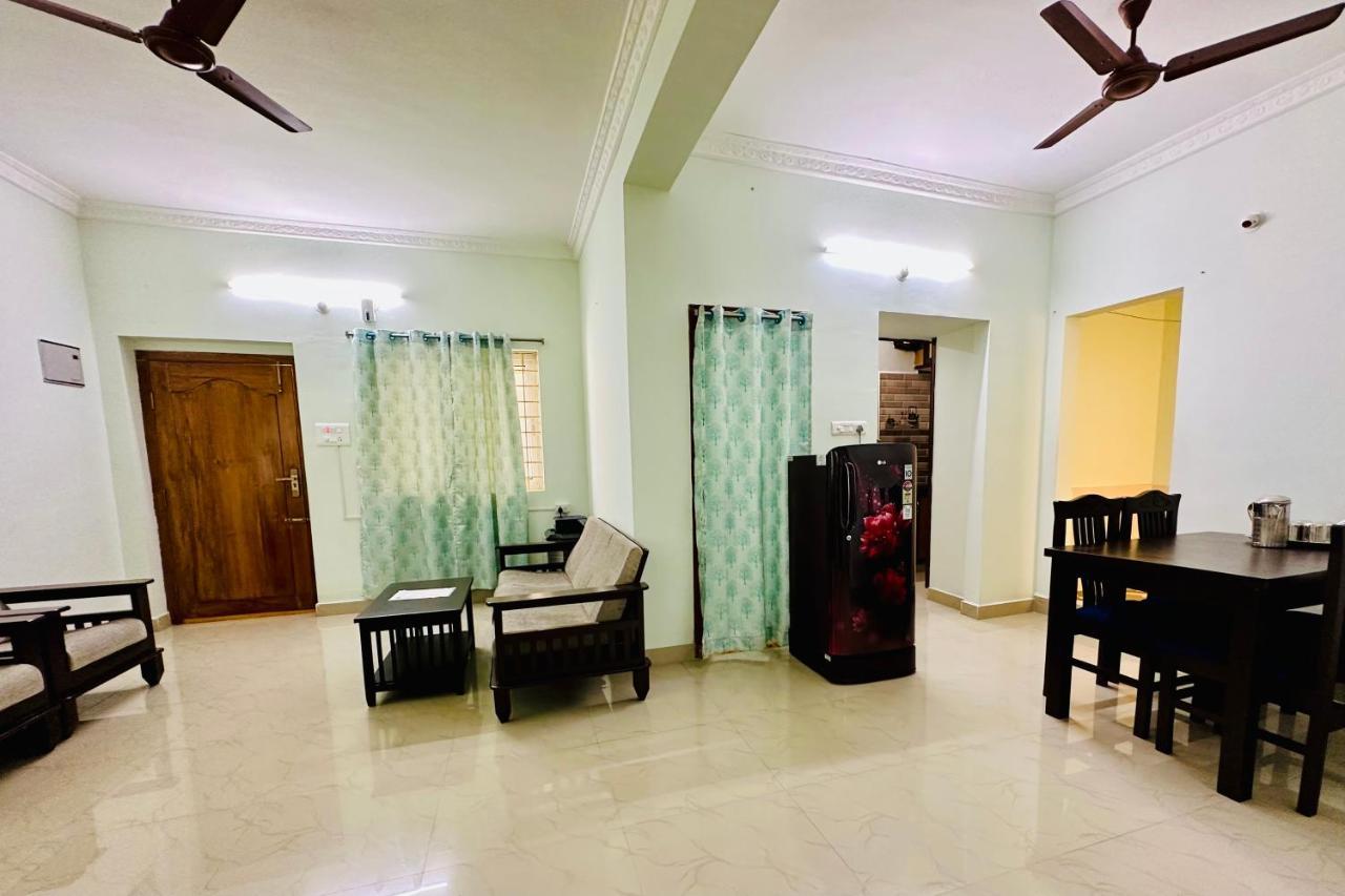 Truelife - Family Suites - Ps4 Veg Restaurant, On Way To Balaji Temple - 2Bhk Ac Apartments - Coffee Tea Milk - Super Fast Wifi, Kitchen, Smart Tv, Parking - Easy Access To Airport, Railway Station And To All Temples - Top Service With Lots Of Love Tirupati Eksteriør bilde