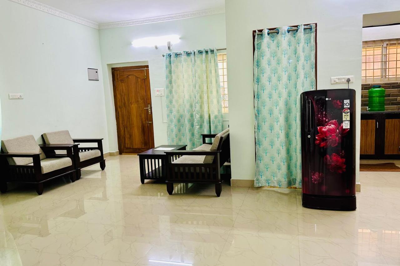 Truelife - Family Suites - Ps4 Veg Restaurant, On Way To Balaji Temple - 2Bhk Ac Apartments - Coffee Tea Milk - Super Fast Wifi, Kitchen, Smart Tv, Parking - Easy Access To Airport, Railway Station And To All Temples - Top Service With Lots Of Love Tirupati Eksteriør bilde
